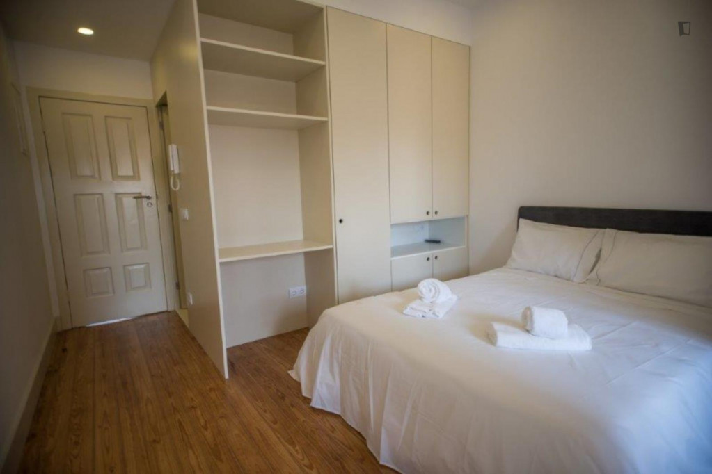 Very cool studio in popular Santo ildefonso