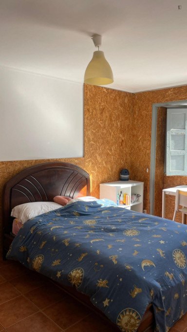 Classic Single Bedroom close to Faculty of Medicine, University of Coimbra - Coimbra - chambre - ImmoJeune
