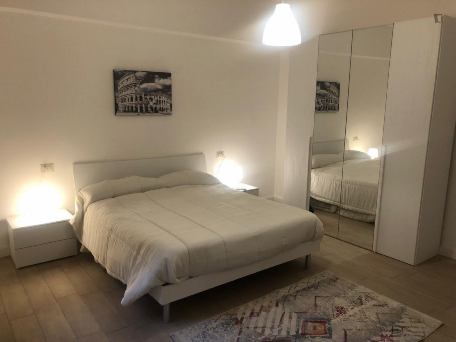 Cosy Double Bedroom well connected to Ponte Milvio - Rome - chambre - ImmoJeune