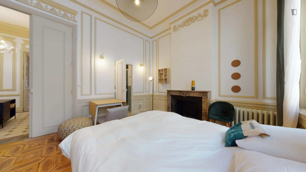 Snug double ensuite bedroom close to Saint-Charles train station