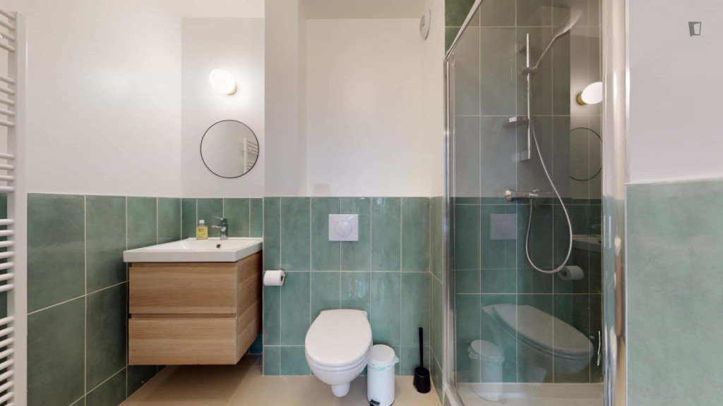 Snug double ensuite bedroom close to Saint-Charles train station