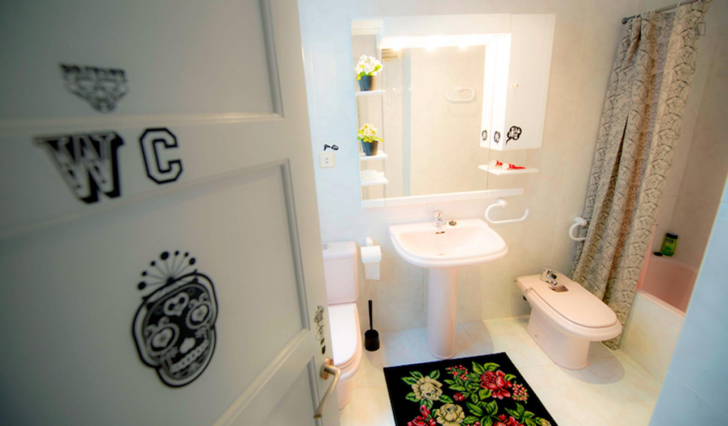 Graceful twin bedroom in a very nice apartment, in Uribarri