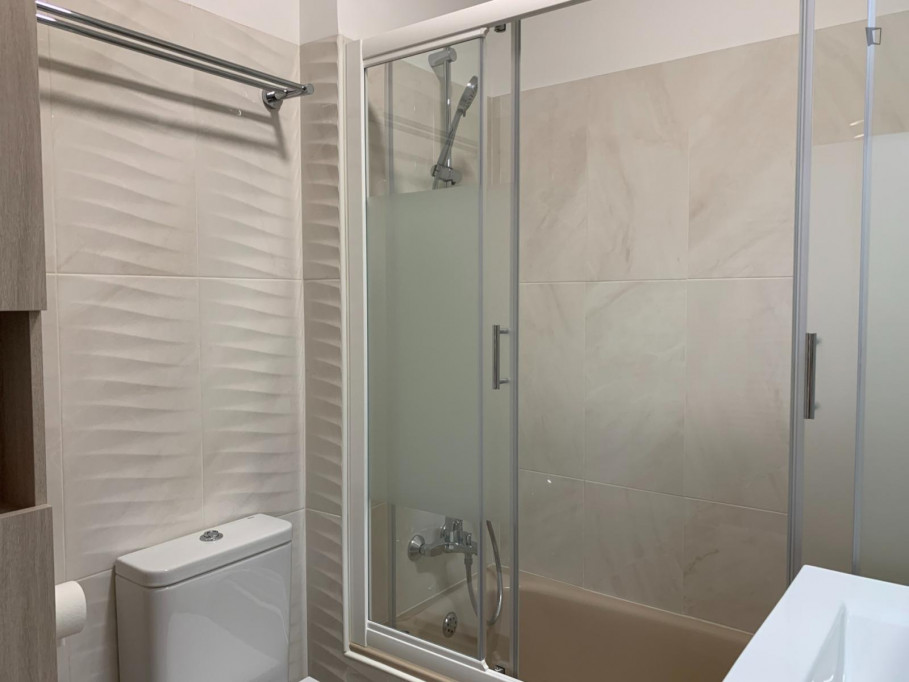 Refined 2-bedroom flat in Costa da Guia