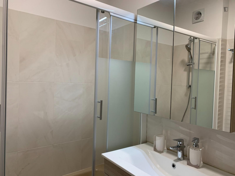 Refined 2-bedroom flat in Costa da Guia