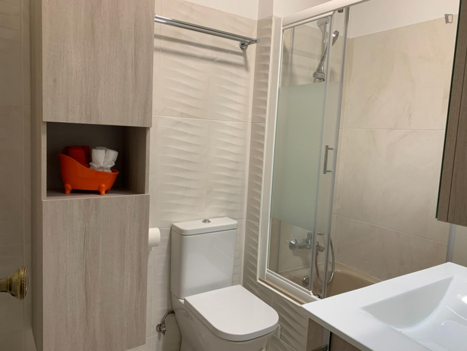Refined 2-bedroom flat in Costa da Guia