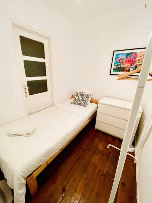 Cosy single bedroom