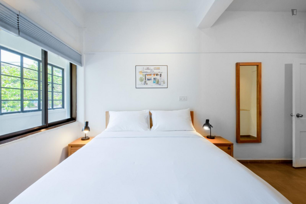 Trendy double bedroom in the heart of the eclectic Tiong Bahru district - Singapore - chambre - ImmoJeune