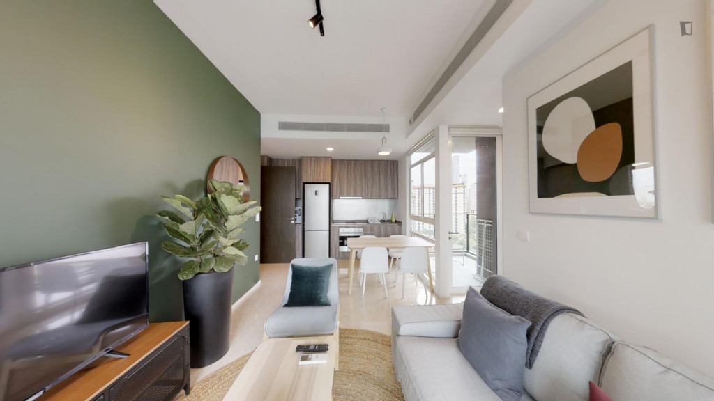 Snug double bedroom close to the Great World Mall