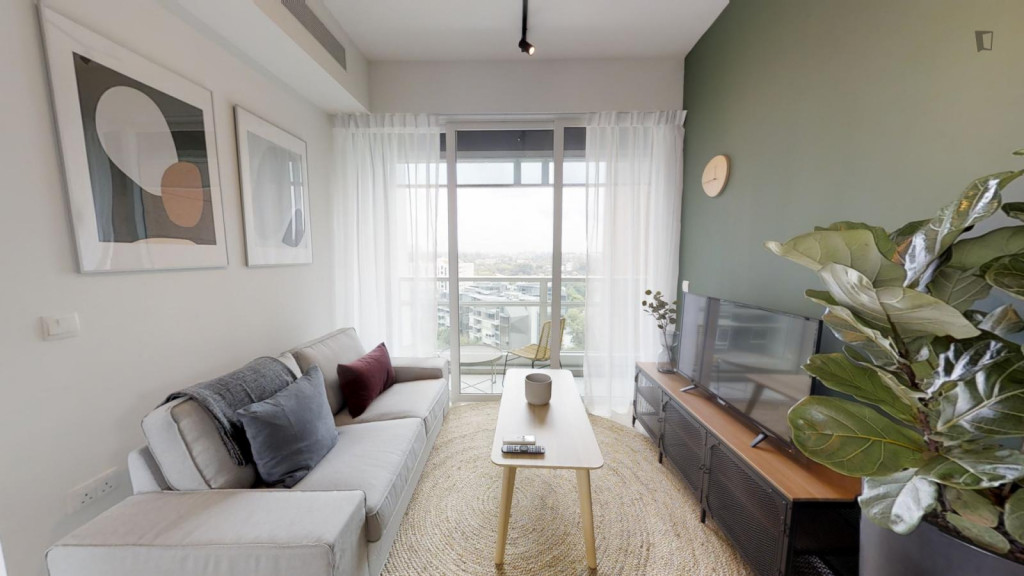 Snug double bedroom close to the Great World Mall