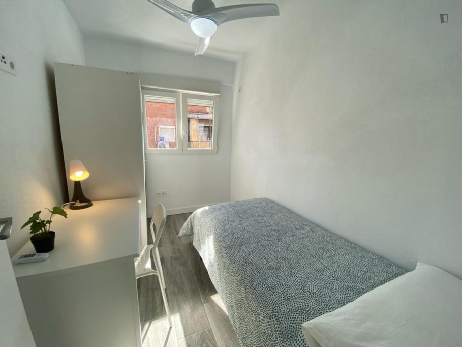 Attractive single bedroom in a property with balcony - Madrid - chambre - ImmoJeune
