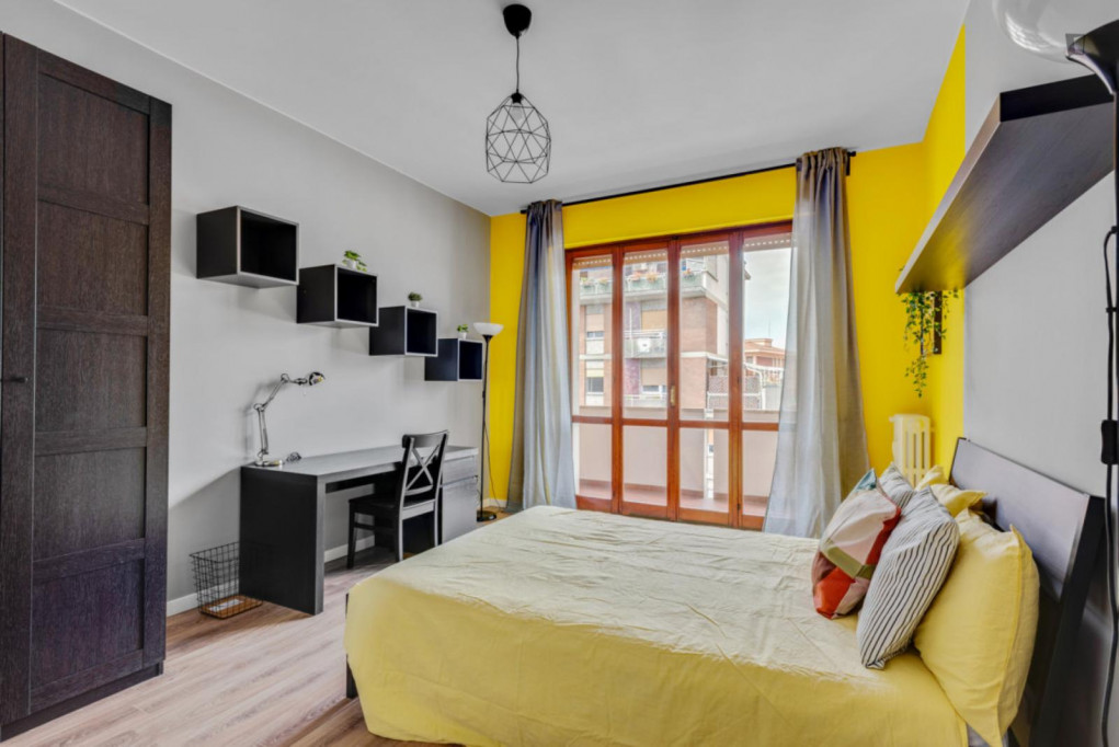 Lovely double bedroom with balcony near Turro metro station - Milan - chambre - ImmoJeune