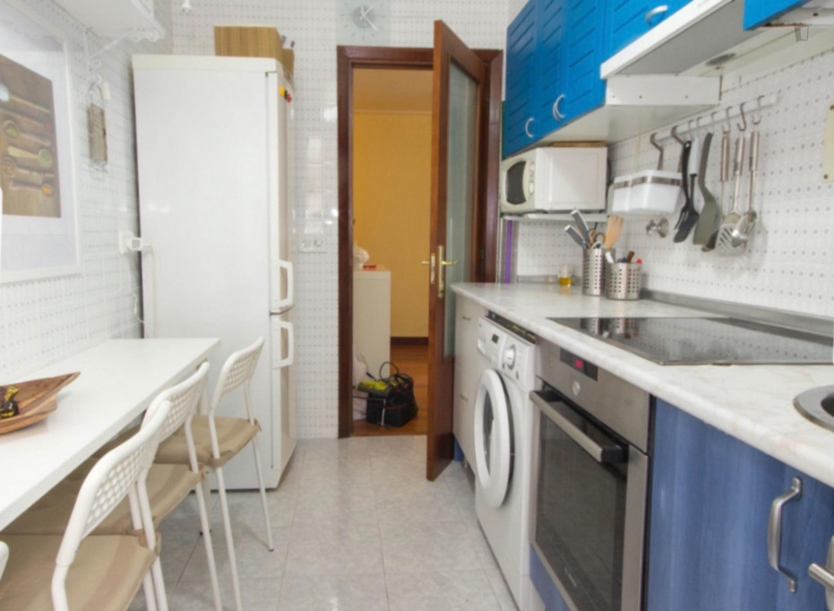 Single bedroom in 4-bedroom apartment