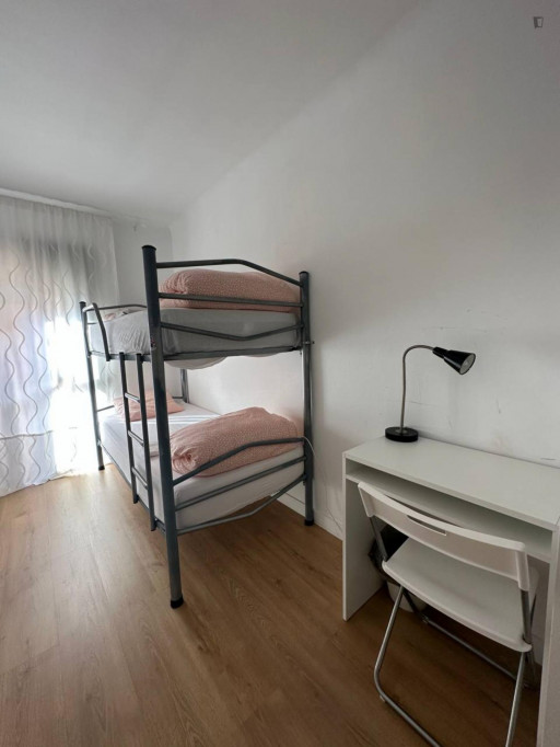 Homely double bedroom in Badalona next to Plaça Jordi Dauder i Guardiola - Barcelone - chambre - ImmoJeune