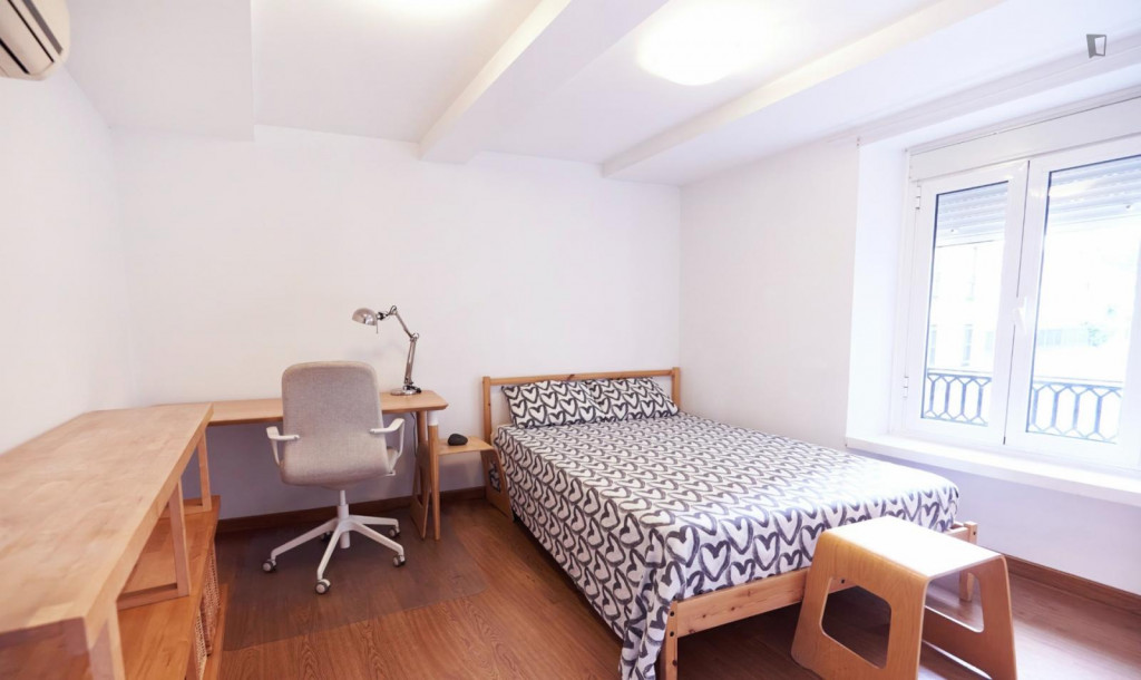 Inviting double bedroom next to the Park of the Perdigones - Séville - chambre - ImmoJeune