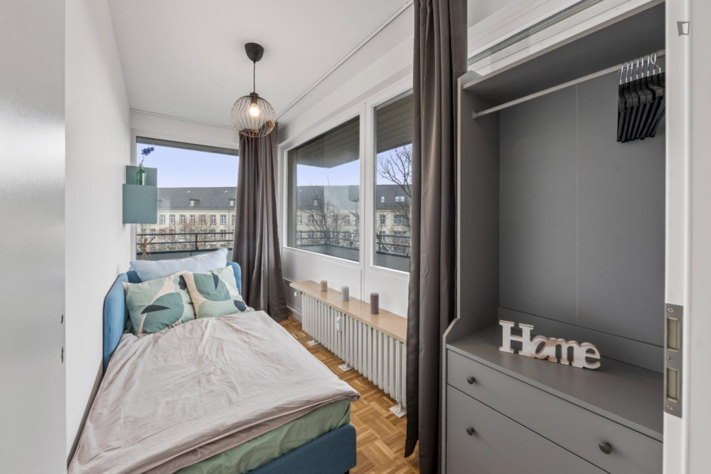 Bright single bedroom with balcony in Charlottenburg - Berlin - chambre - ImmoJeune