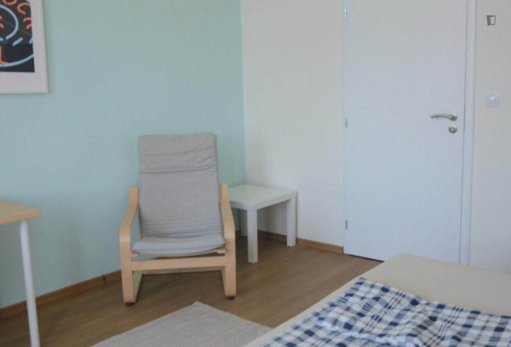 Luminous double bedroom in a 5-bedroom apartment close to I.P. Pavlova metro station