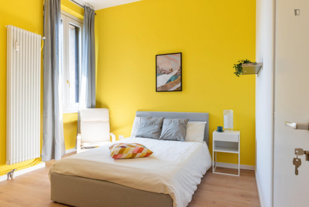 Colourful double bedroom in 4-bedroom apartment close to Montalbino - Milan - chambre - ImmoJeune