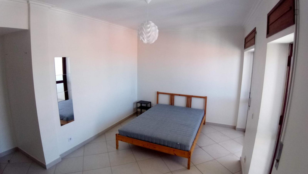 Sunny double bedroom in Almada - Lisbonne - chambre - ImmoJeune