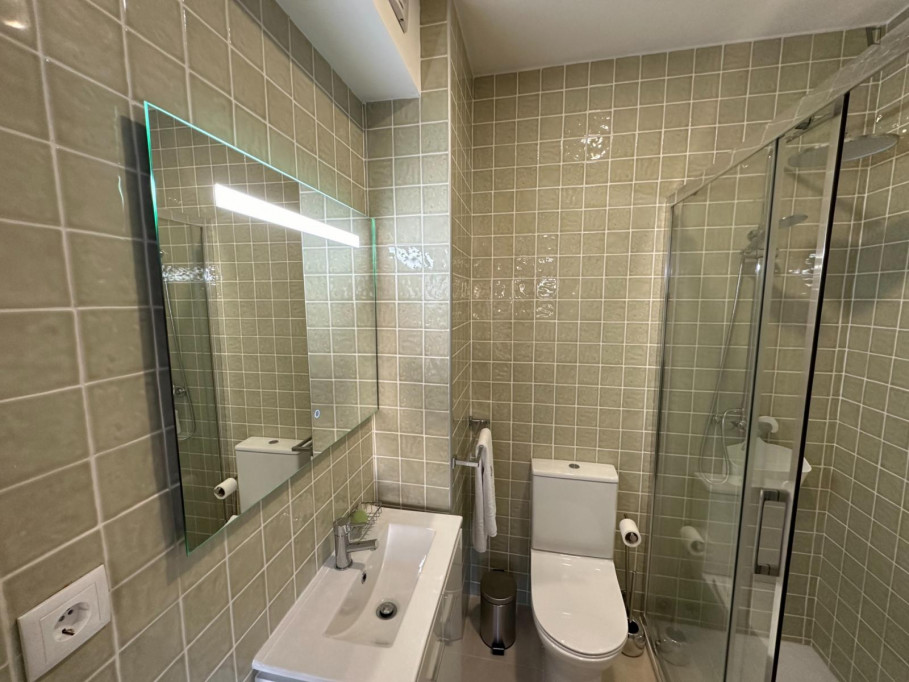 Amazing 3 bedroom flat next to Francos metro station