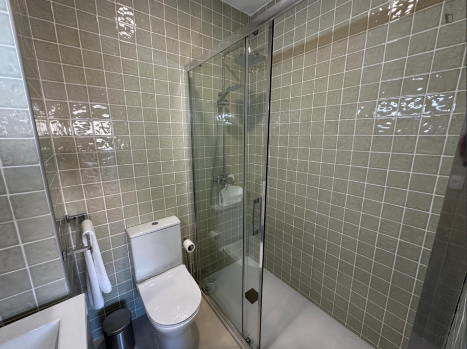 Amazing 3 bedroom flat next to Francos metro station