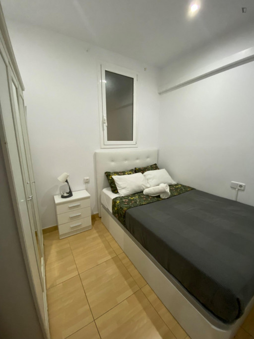 Room 2 - Comfy double bedroom in Barcelona close to Glòries metro station - Barcelone - chambre - ImmoJeune