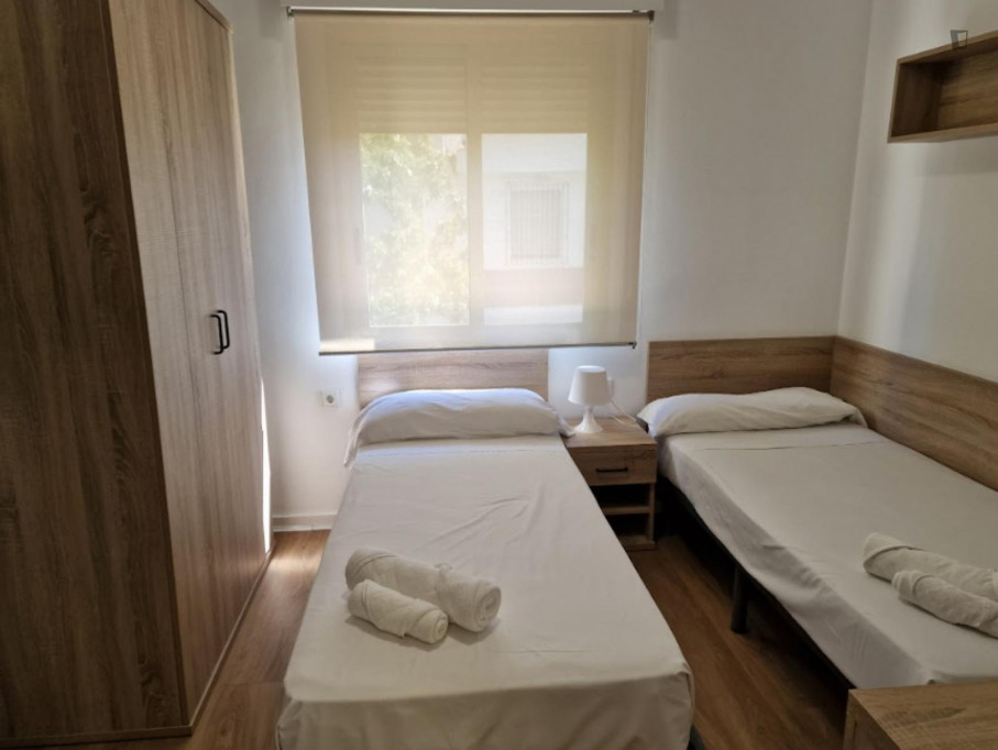 Bed in a cosy twin bedroom, in Bami - Séville - chambre - ImmoJeune