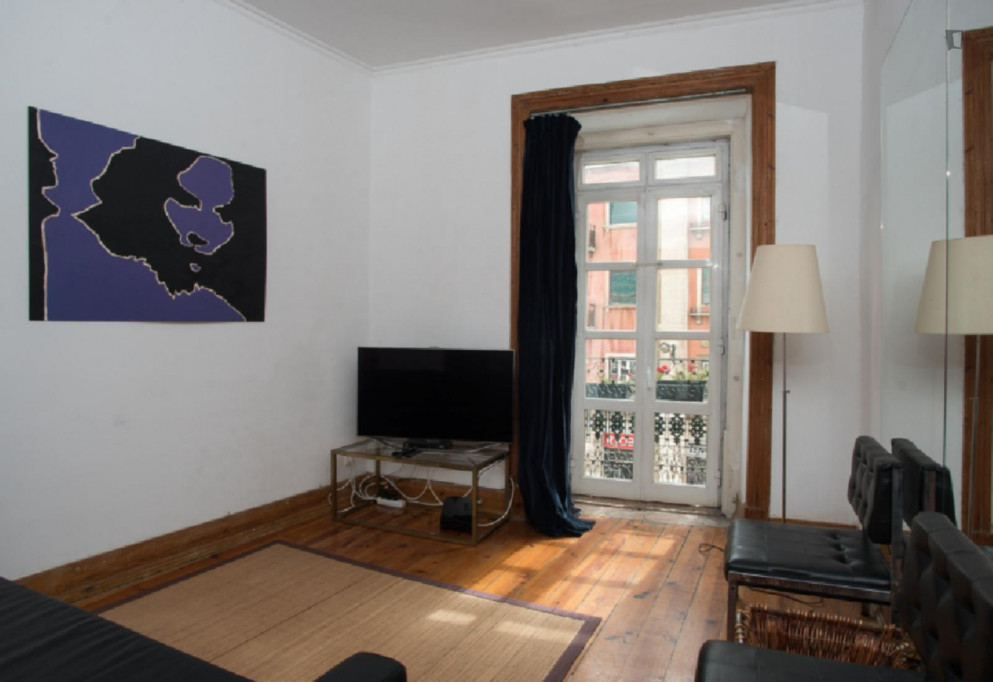 Vintage 2 Bedroom Apartment close to Lisbon School of Economics and Management ISEG
