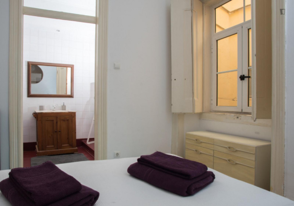 Vintage 2 Bedroom Apartment close to Lisbon School of Economics and Management ISEG