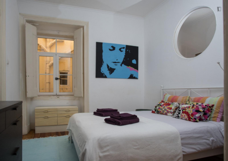 Vintage 2 Bedroom Apartment close to Lisbon School of Economics and Management ISEG
