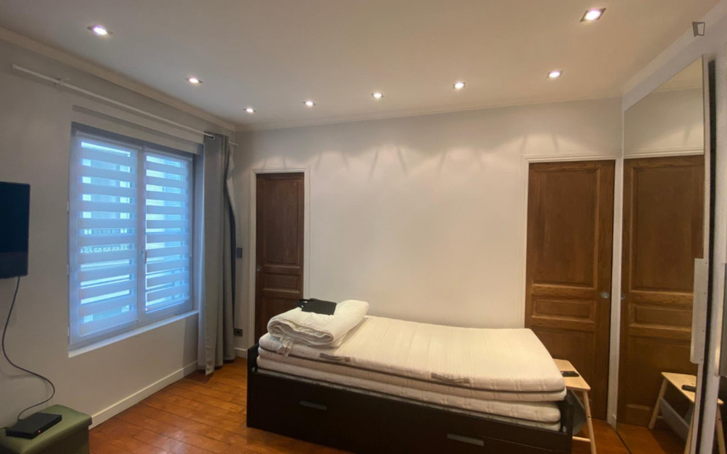 Practical studio near Rue de la Pompe metro station