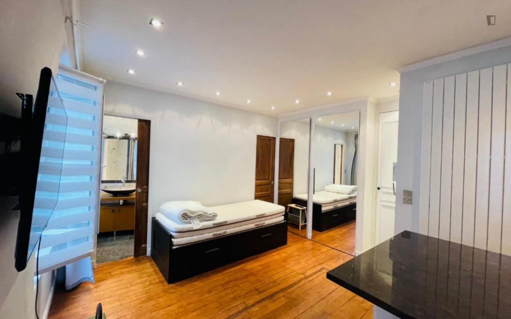 Practical studio near Rue de la Pompe metro station
