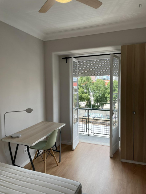 Appealing single bedroom with balcony - Lisbonne - chambre - ImmoJeune