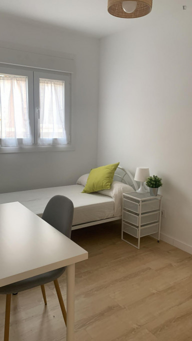 Comfy single bedroom in well-linked Puerta del Angel - Madrid - chambre - ImmoJeune