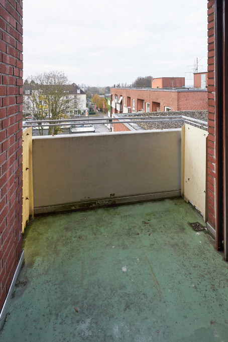 Appealing single bedroom with a balcony, in Wersten