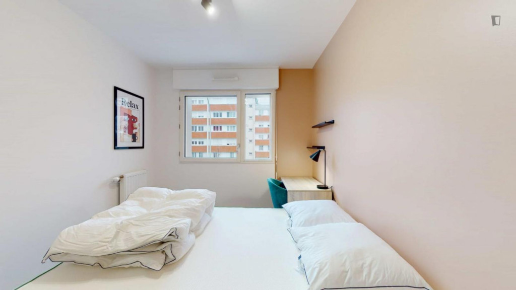 Comfy double bedroom close to Pont de Bezons