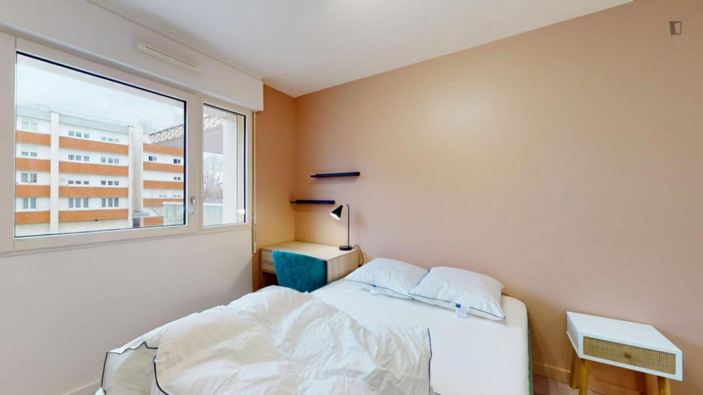 Comfy double bedroom close to Pont de Bezons