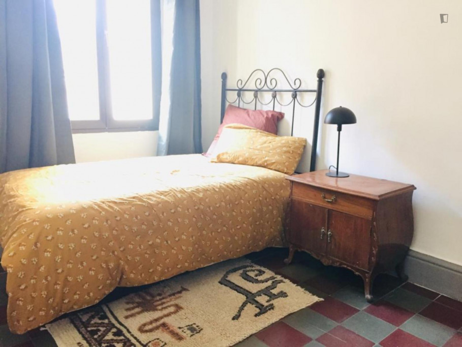 Homely double bedroom in Granada close to Plaza Escultor Francisco López Burgos