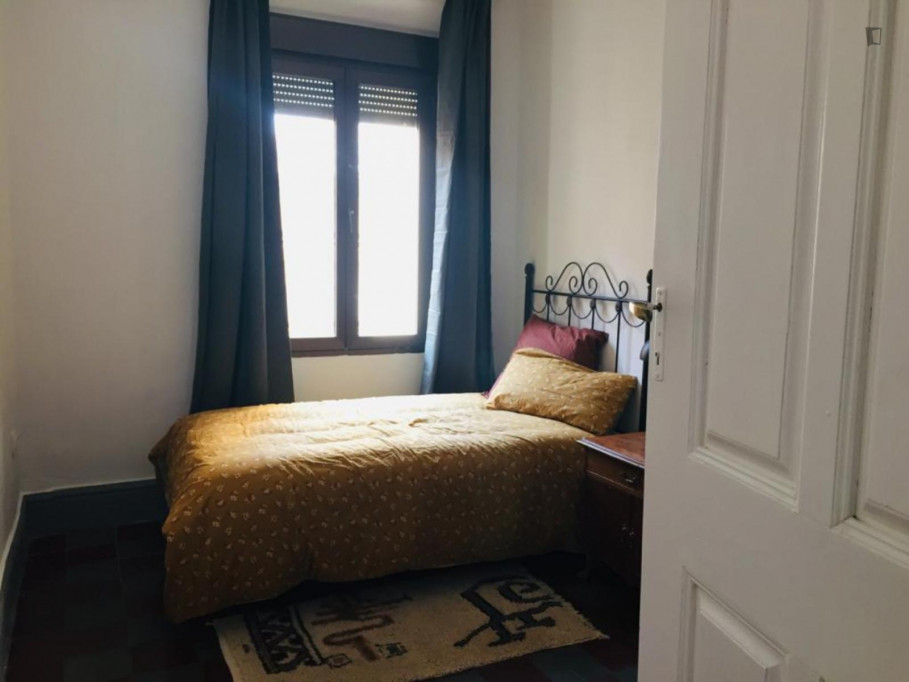 Homely double bedroom in Granada close to Plaza Escultor Francisco López Burgos