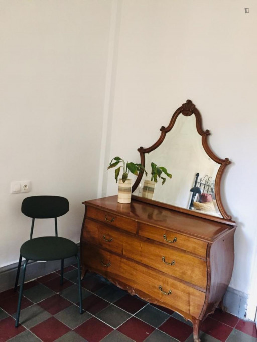 Homely double bedroom in Granada close to Plaza Escultor Francisco López Burgos