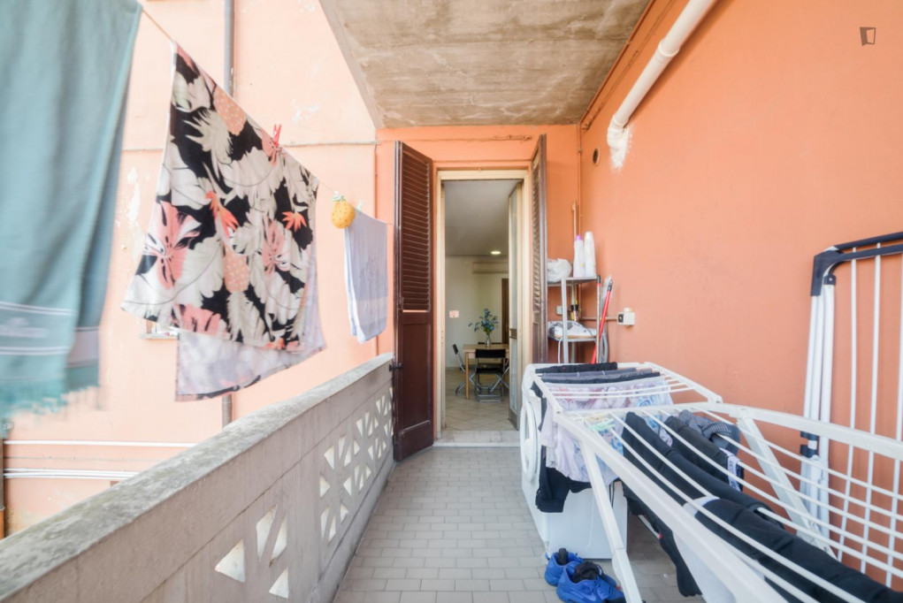 Comfortable twin bedroom in 4-bedroom apartment