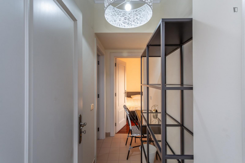 Cozy single bedroom with balcony - Lisbonne - chambre - ImmoJeune