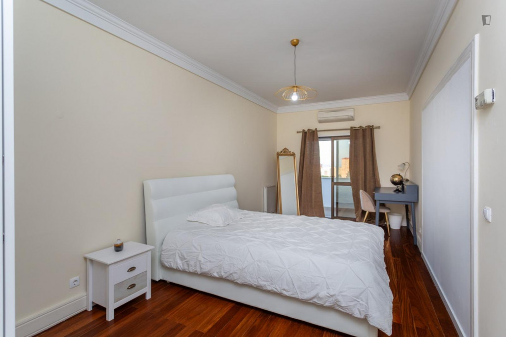 Appealing single bedroom with balcony