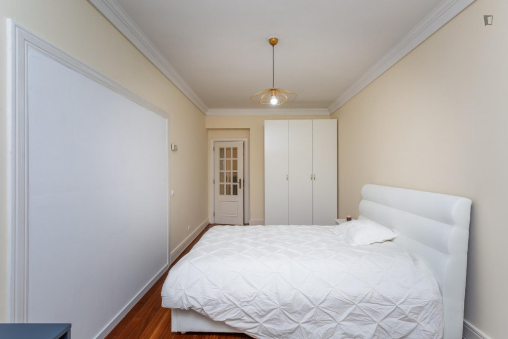 Appealing single bedroom with balcony