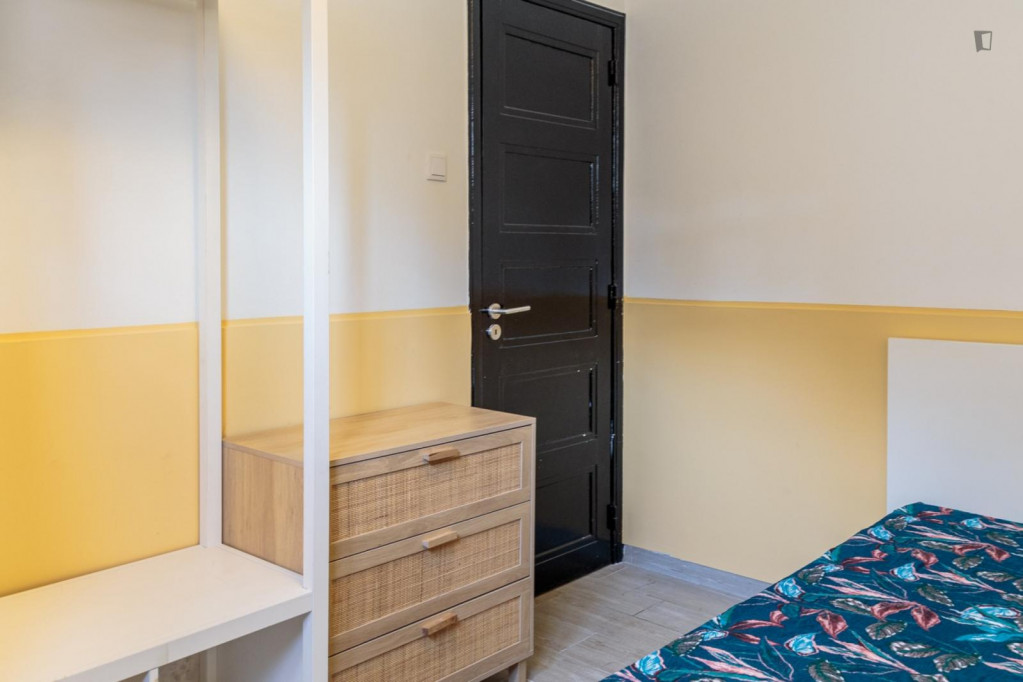 Great looking single bedroom