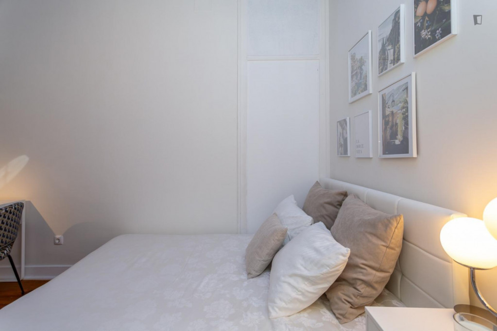 Appealing single bedroom