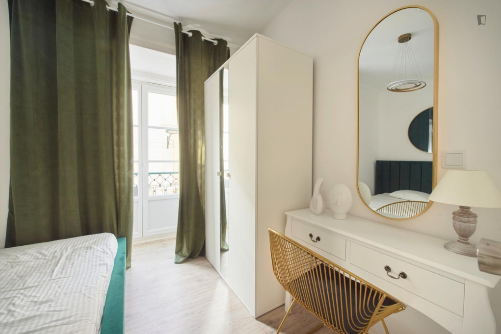 Great looking single bedroom in a property with balcony - Lisbonne - chambre - ImmoJeune
