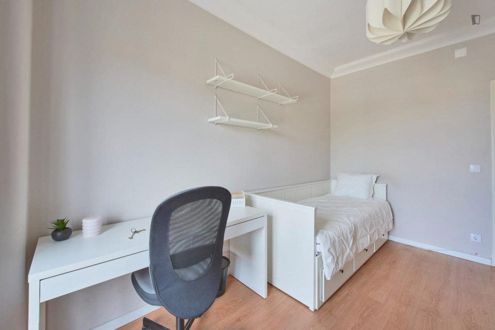 Cozy single bedroom with balcony - Lisbonne - chambre - ImmoJeune