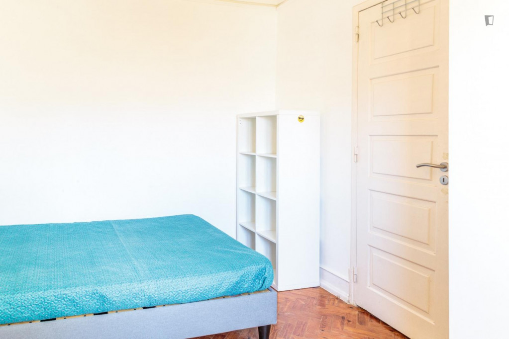 Attractive single bedroom