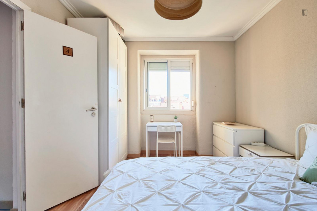 Cozy single bedroom
