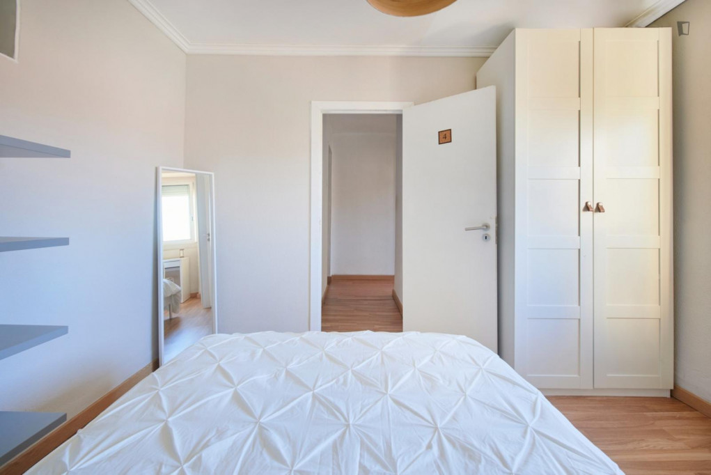 Cozy single bedroom